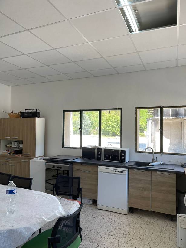Faux plafond suspendu sur ossature avec eclairage